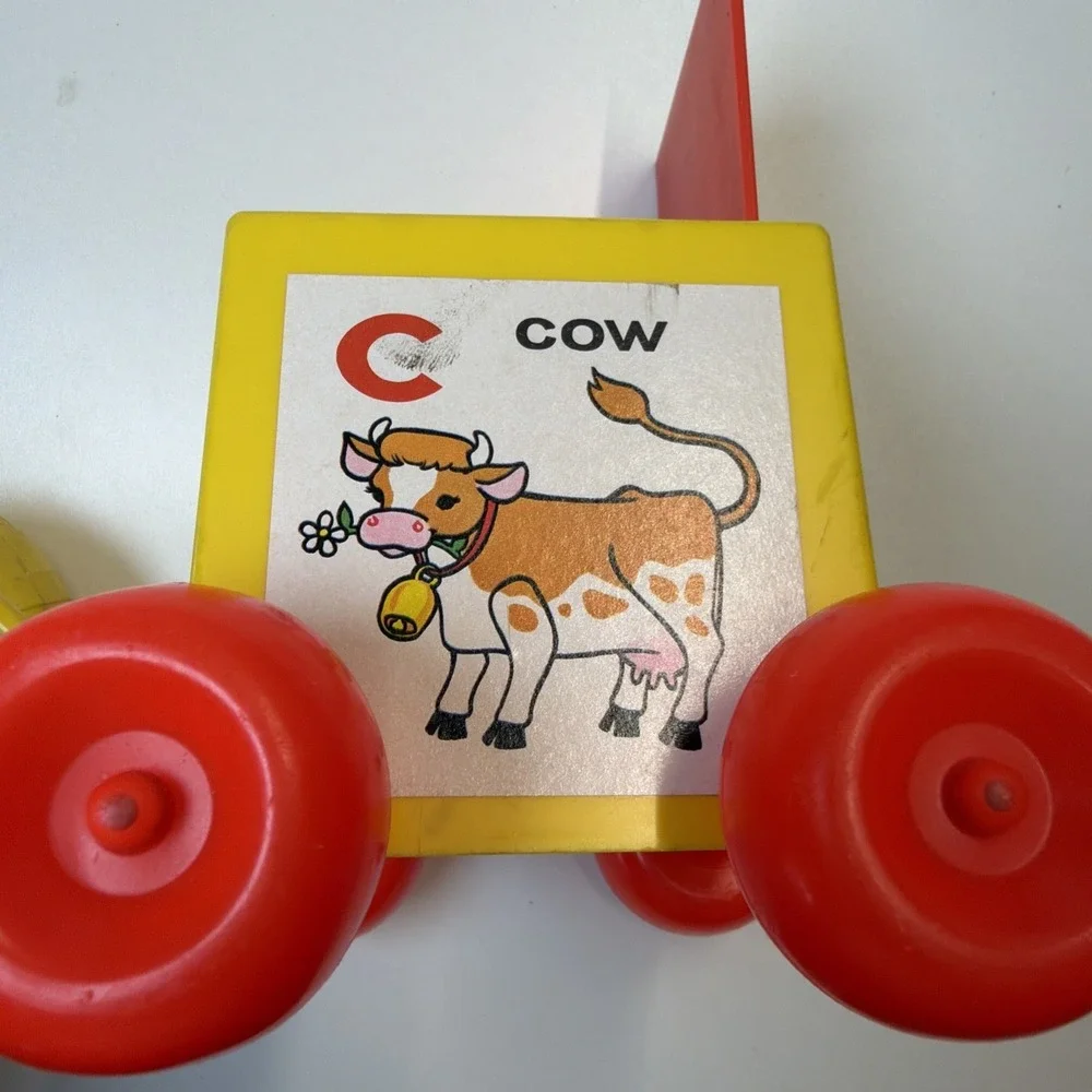 Vintage 1970 FISHER PRICE Peek-a-Boo Block Classic Pull Toy - WORKS